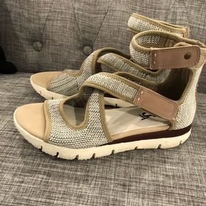 OTBT sandals size 8